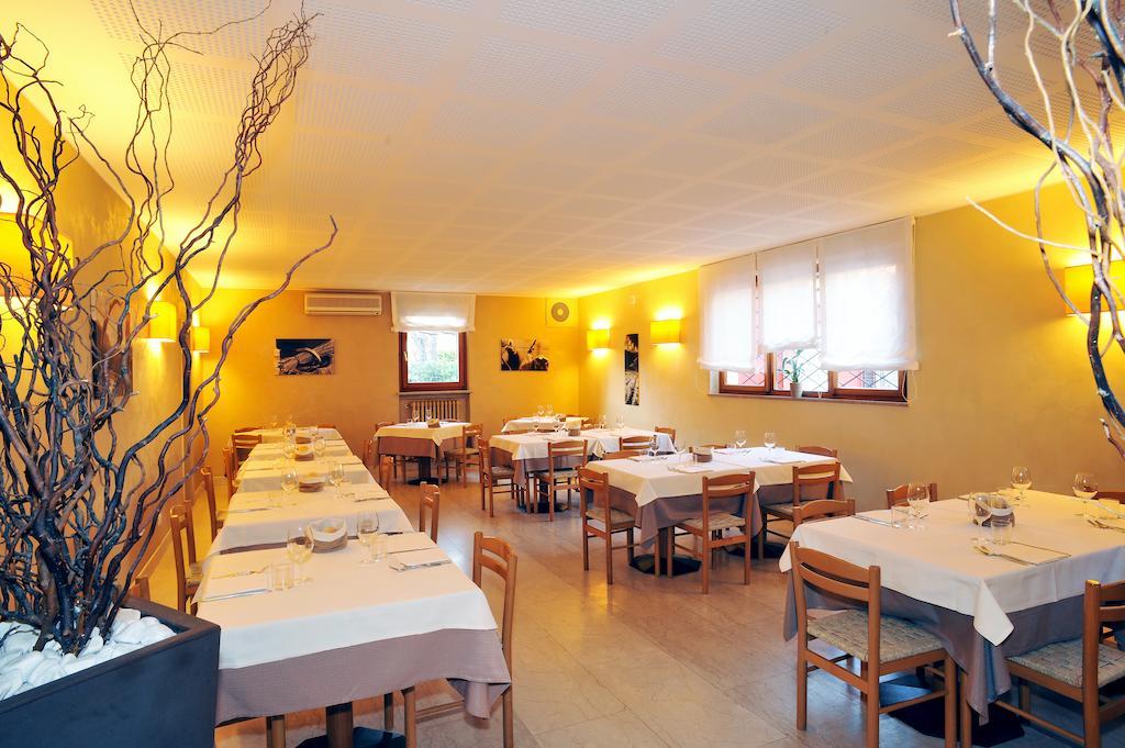 Albergo Croce D'Oro Dolcè エクステリア 写真