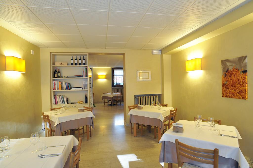 Albergo Croce D'Oro Dolcè エクステリア 写真