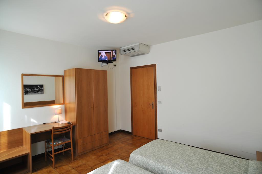 Albergo Croce D'Oro Dolcè エクステリア 写真