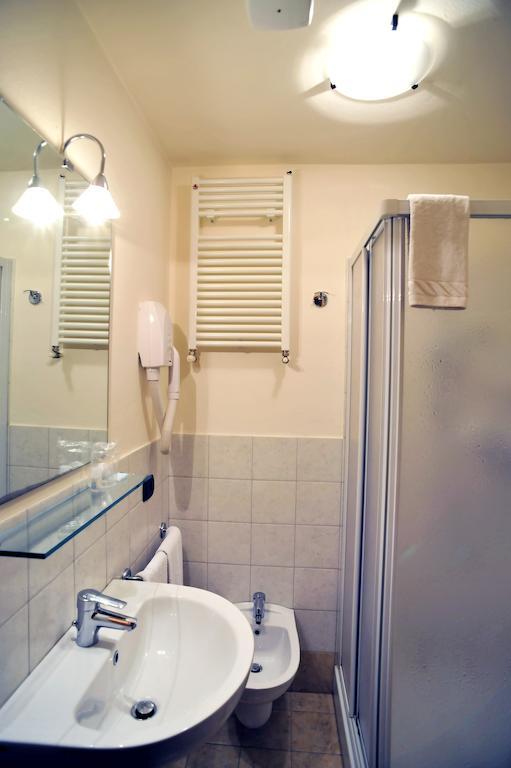 Albergo Croce D'Oro Dolcè エクステリア 写真