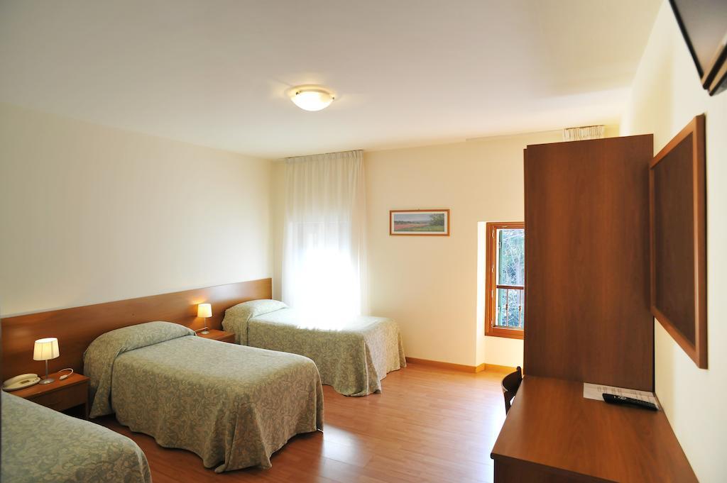 Albergo Croce D'Oro Dolcè エクステリア 写真