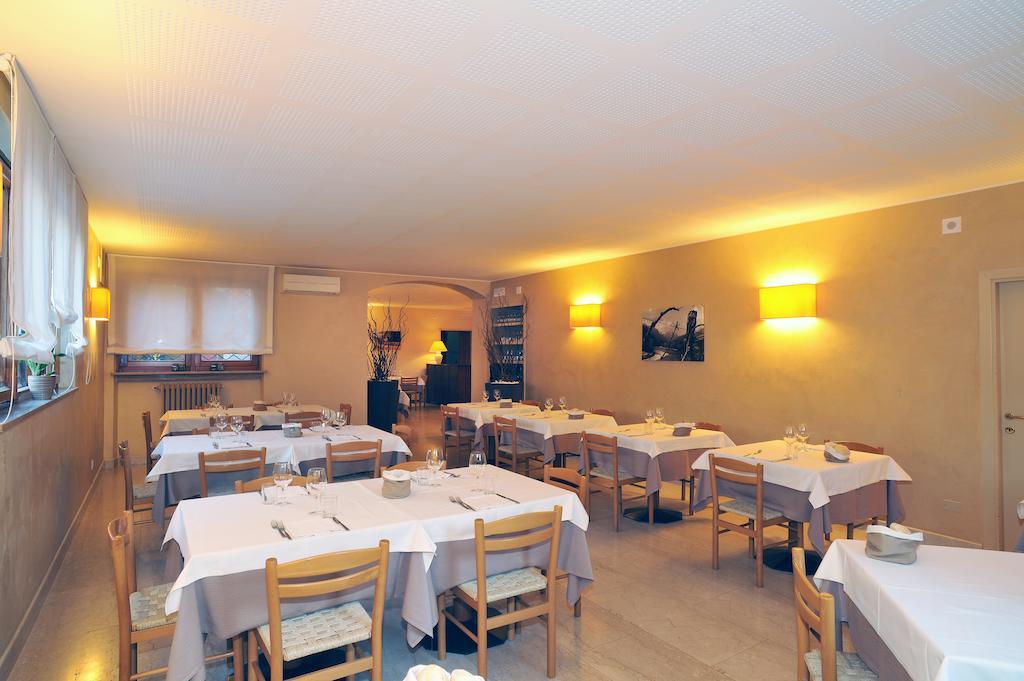 Albergo Croce D'Oro Dolcè エクステリア 写真